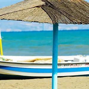 calmahouse-carihuela.1costadelsol.com/